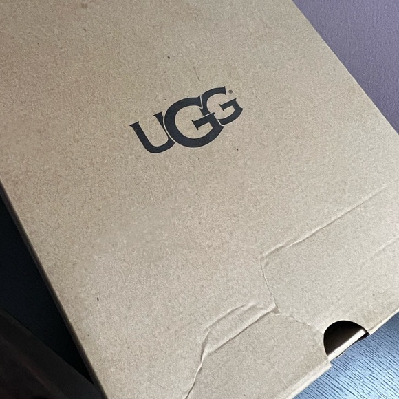 Bailey button UGGs - Picture 5 of 6